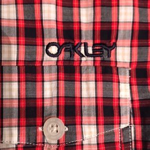 Men’s Oakley short sleeved button down shirt